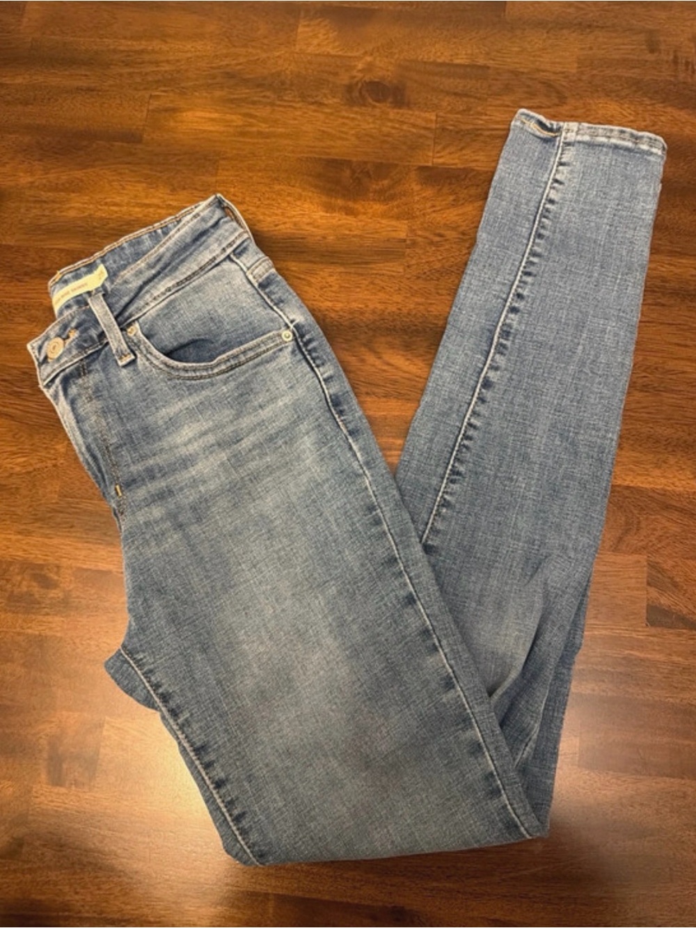 Levis Women's Blue skinny Jeans